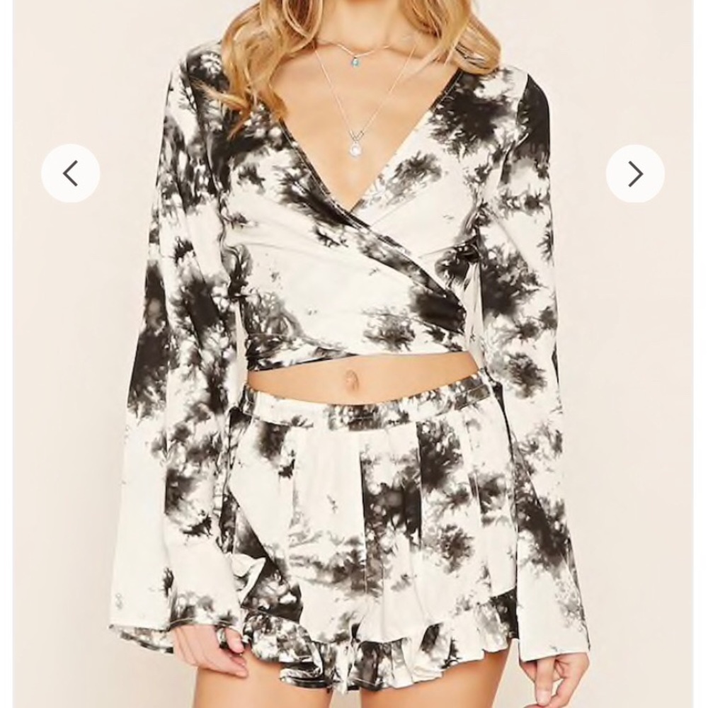 NWT-R by Raga - Forever21 long sleeve tie crop top